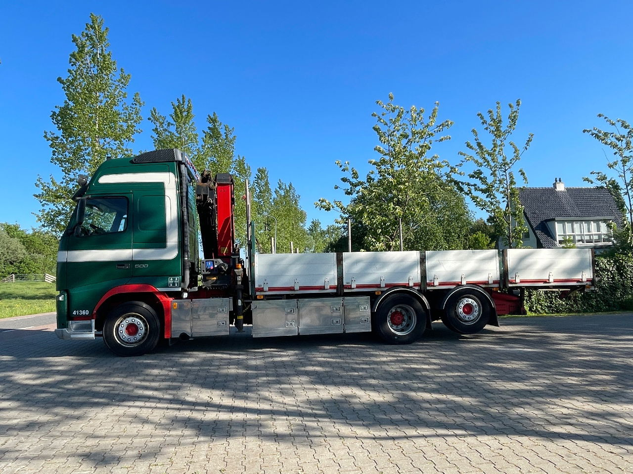 Volvo FH 13.500 HMF 2420 K5 crane, winch, and extendable deck - Camión grúa: foto 4 Volvo FH 13.500 HMF 2420 K5 crane, winch, and extendable deck - Camión grúa: foto 4