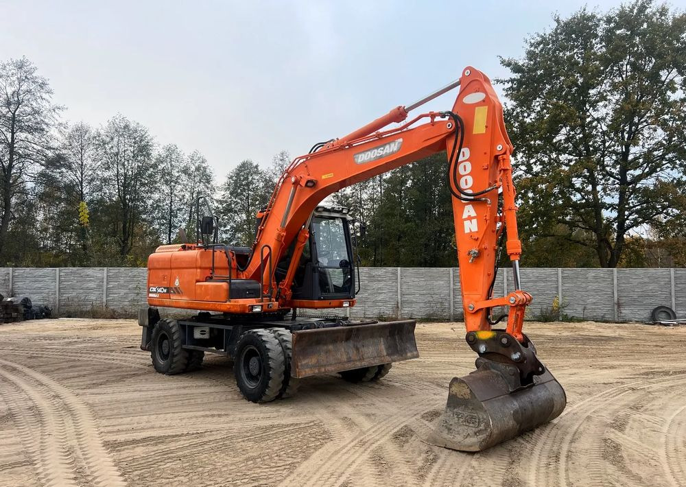Doosan DX140W-3 - Excavadora de ruedas: foto 1 Doosan DX140W-3 - Excavadora de ruedas: foto 1