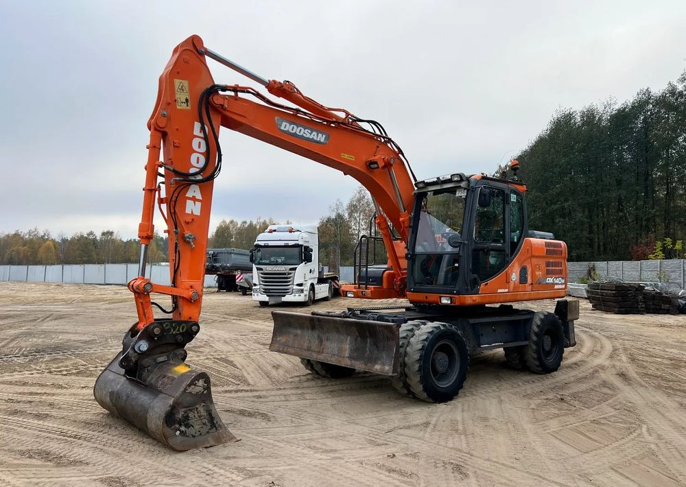 Doosan DX140W-3 - Excavadora de ruedas: foto 4 Doosan DX140W-3 - Excavadora de ruedas: foto 4