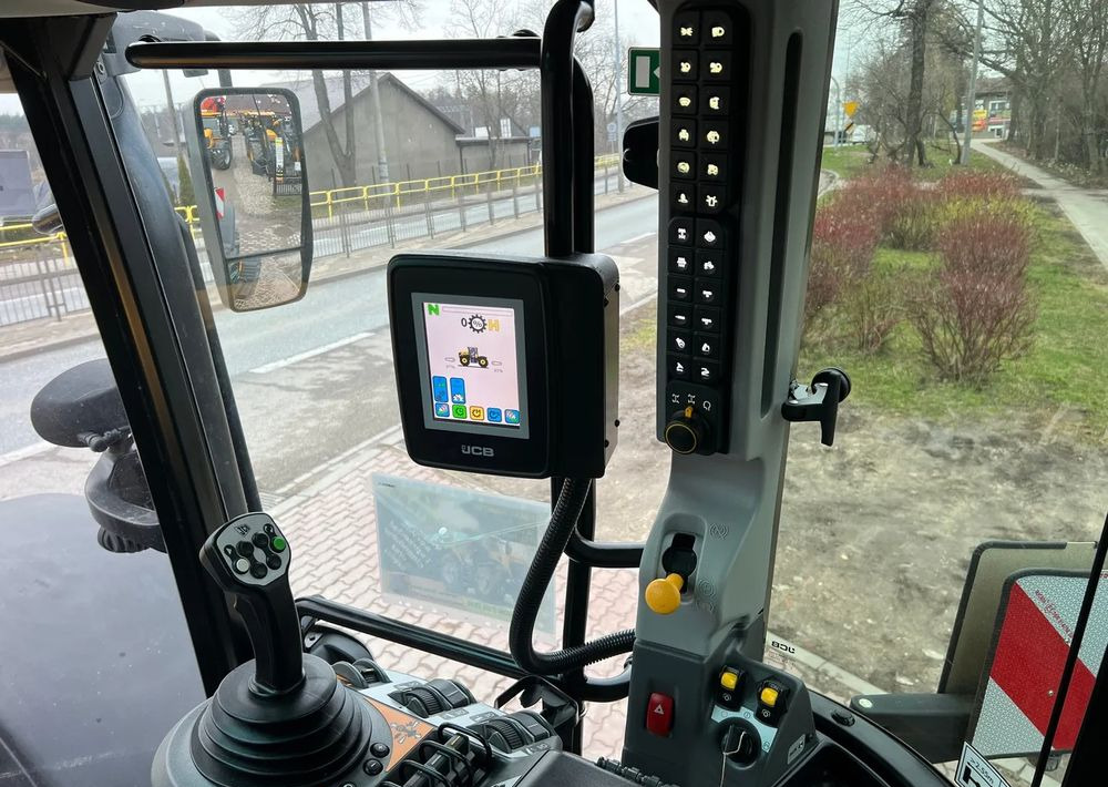JCB FASTRAC 4220 | 220 KM | 2020 ROK | MAŁO GODZIN | BARDZO DOBRY STAN - Tractor: foto 4 JCB FASTRAC 4220 | 220 KM | 2020 ROK | MAŁO GODZIN | BARDZO DOBRY STAN - Tractor: foto 4