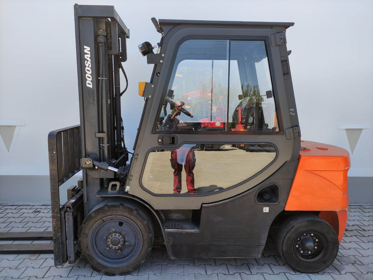 Doosan D30 GP - Carretilla elevadora diésel: foto 1 Doosan D30 GP - Carretilla elevadora diésel: foto 1