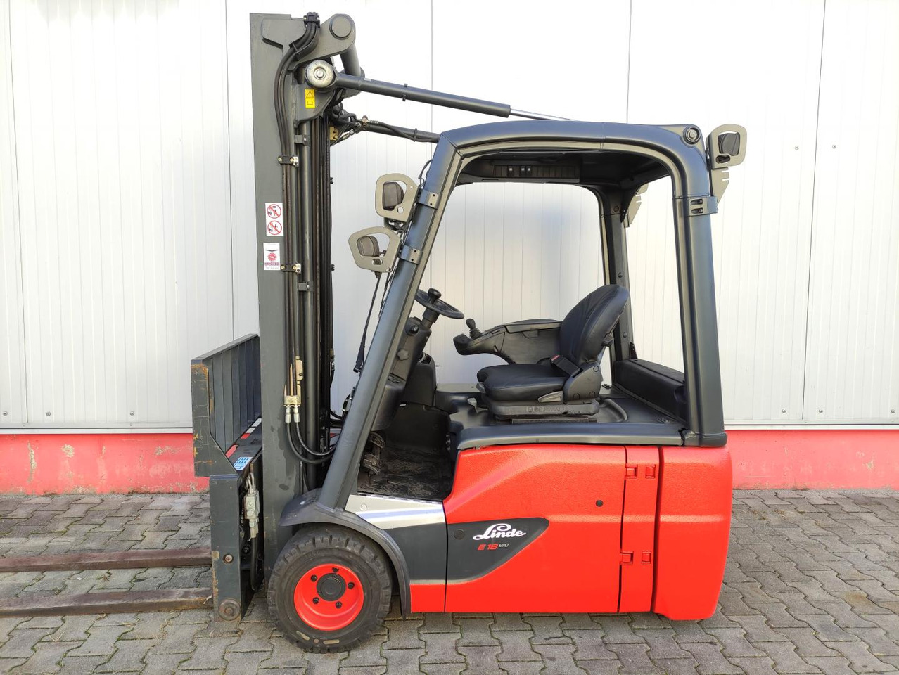 Linde E18-02-386 (LACK NEU) - Carretilla elevadora eléctrica: foto 1 Linde E18-02-386 (LACK NEU) - Carretilla elevadora eléctrica: foto 1