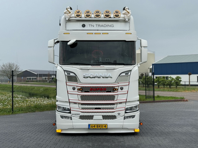 Scania R650 V8 FULL AIR, SHOW TRUCK, SPECIAL INTERIOR, SMART TACHO 2. - Cabeza tractora: foto 3 Scania R650 V8 FULL AIR, SHOW TRUCK, SPECIAL INTERIOR, SMART TACHO 2. - Cabeza tractora: foto 3