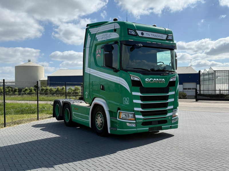 Scania S520 V8 NGS NO EGR, EURO 6D, 2.95WB, FULL SPOILER, RETARDER, FULL AIR. - Cabeza tractora: foto 2 Scania S520 V8 NGS NO EGR, EURO 6D, 2.95WB, FULL SPOILER, RETARDER, FULL AIR. - Cabeza tractora: foto 2