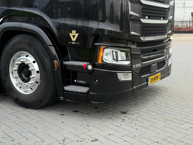 Scania S580 9 TONS VOORAS, EURO 6D, 50 YEAR V8, VOLLUCHT, 6 BALGEN, ALCOA, HYDRAULIEK, LED. - Cabeza tractora: foto 2 Scania S580 9 TONS VOORAS, EURO 6D, 50 YEAR V8, VOLLUCHT, 6 BALGEN, ALCOA, HYDRAULIEK, LED. - Cabeza tractora: foto 2