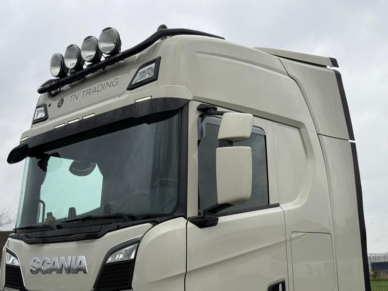 Scania S660 3.15WB, FULL AIR, RETARDER, LEATHER, KING OF THE ROAD, BULLBAR, - Cabeza tractora: foto 5 Scania S660 3.15WB, FULL AIR, RETARDER, LEATHER, KING OF THE ROAD, BULLBAR, - Cabeza tractora: foto 5