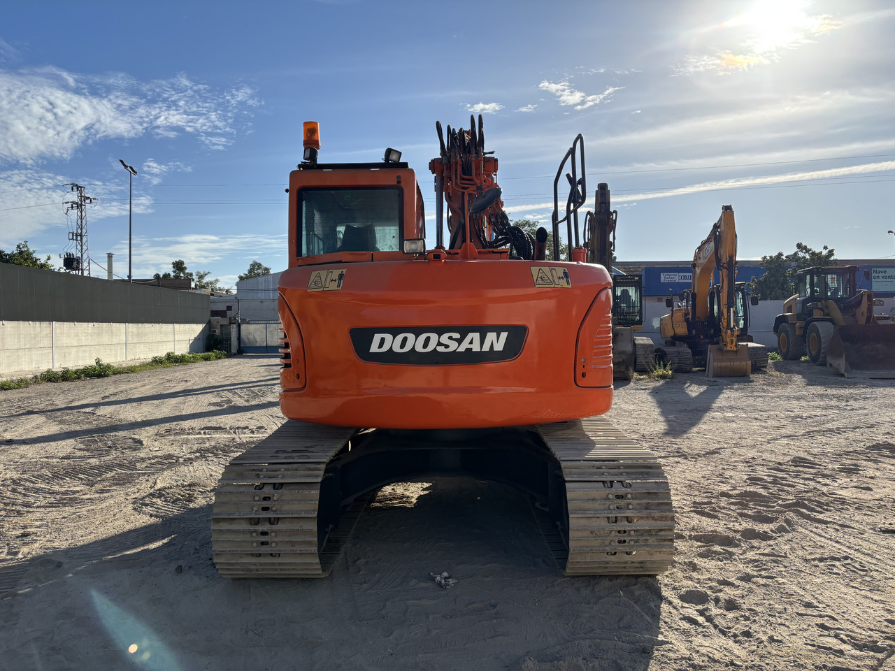 DOOSAN DX140-3 - Excavadora de cadenas: foto 4 DOOSAN DX140-3 - Excavadora de cadenas: foto 4