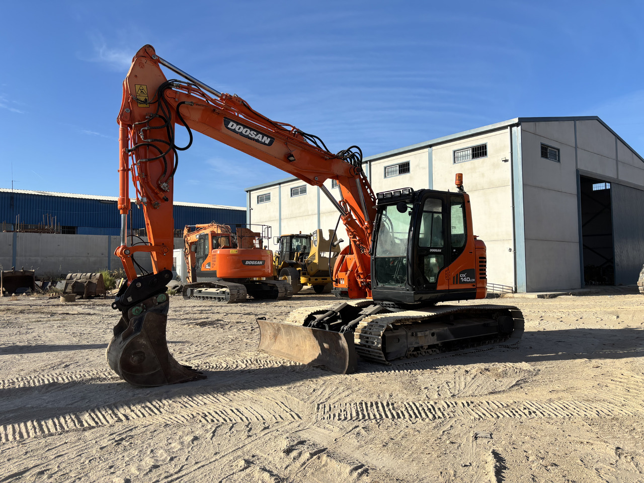 DOOSAN DX140-3 - Excavadora de cadenas: foto 1 DOOSAN DX140-3 - Excavadora de cadenas: foto 1