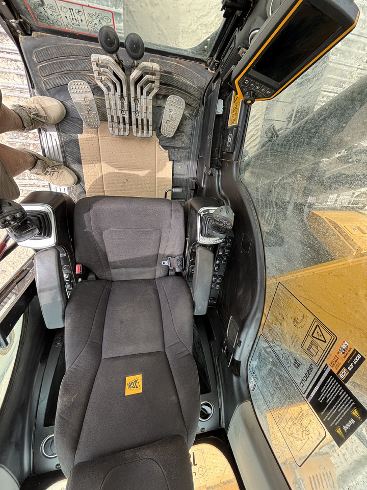 Excavadora de cadenas JCB JS220LC: foto 12