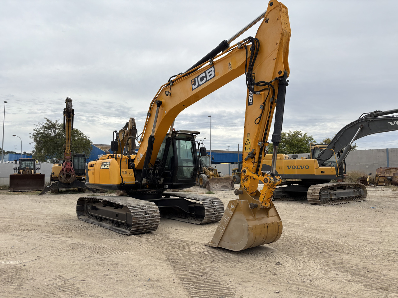 Excavadora de cadenas JCB JS220LC: foto 7