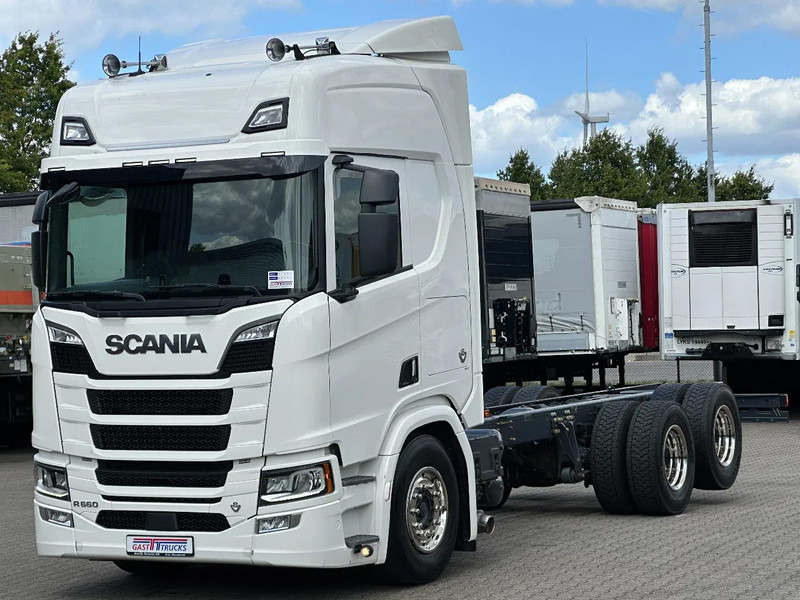Scania R660 V8 6x4 Chassis with Lift-Axle / Retarder / 445 Tkm / Wb 4.75 / Full Air! - Camión chasis: foto 1 Scania R660 V8 6x4 Chassis with Lift-Axle / Retarder / 445 Tkm / Wb 4.75 / Full Air! - Camión chasis: foto 1