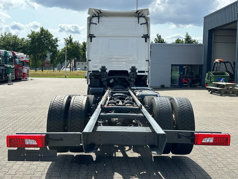 Scania R660 V8 6x4 Chassis with Lift-Axle / Retarder / 445 Tkm / Wb 4.75 / Full Air! - Camión chasis: foto 4 Scania R660 V8 6x4 Chassis with Lift-Axle / Retarder / 445 Tkm / Wb 4.75 / Full Air! - Camión chasis: foto 4