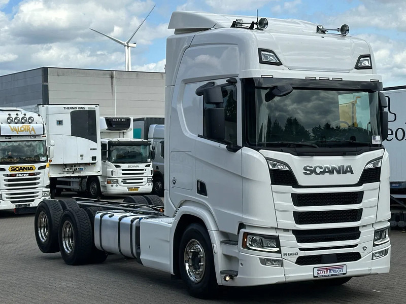 Scania R660 V8 6x4 Chassis with Lift-Axle / Retarder / 445 Tkm / Wb 4.75 / Full Air! - Camión chasis: foto 2 Scania R660 V8 6x4 Chassis with Lift-Axle / Retarder / 445 Tkm / Wb 4.75 / Full Air! - Camión chasis: foto 2
