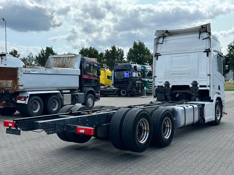 Scania R660 V8 6x4 Chassis with Lift-Axle / Retarder / 445 Tkm / Wb 4.75 / Full Air! - Camión chasis: foto 3 Scania R660 V8 6x4 Chassis with Lift-Axle / Retarder / 445 Tkm / Wb 4.75 / Full Air! - Camión chasis: foto 3
