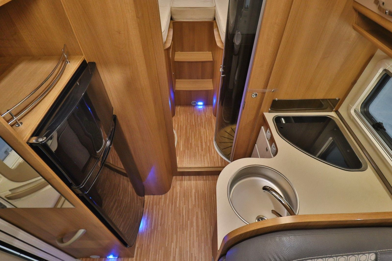Autocaravana integral P.L.A. Sandy - Einzelbetten + Hubbett -TOP: foto 16