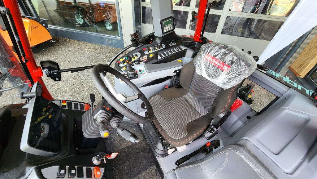 Lindner Lintrac 100 (15957) - Tractor: foto 2 Lindner Lintrac 100 (15957) - Tractor: foto 2
