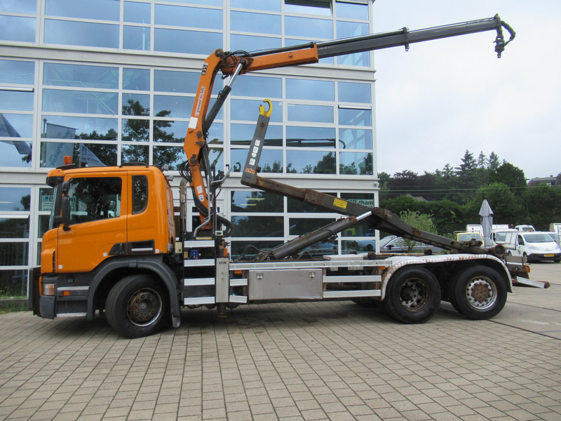 Scania P 320 B 6x2*4 + HMF 835 + HYVA Haakarm - Camión multibasculante, Camión grúa: foto 3 Scania P 320 B 6x2*4 + HMF 835 + HYVA Haakarm - Camión multibasculante, Camión grúa: foto 3