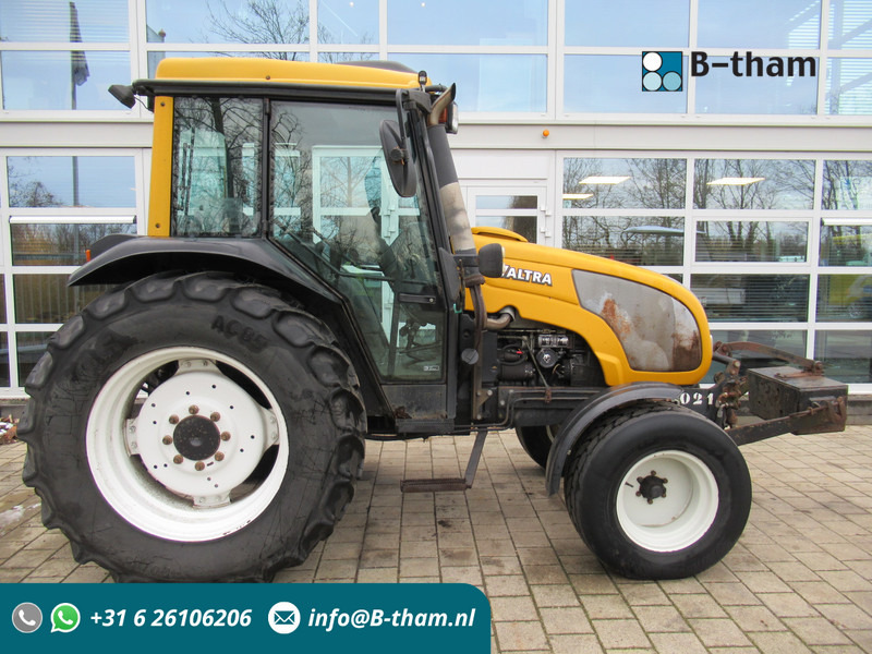 Valtra A75 4x2 + Fronthef VALMET - Tractor: foto 1 Valtra A75 4x2 + Fronthef VALMET - Tractor: foto 1