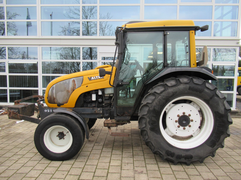 Valtra A75 4x2 + Fronthef VALMET - Tractor: foto 2 Valtra A75 4x2 + Fronthef VALMET - Tractor: foto 2