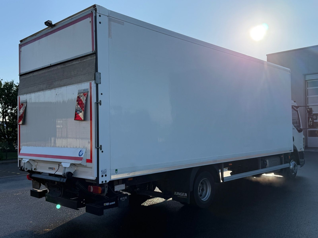 DAF LF 12.230 FA Koffer, Lbw, Ahk., 7.3m, E6, TOP - Camión caja cerrada: foto 4 DAF LF 12.230 FA Koffer, Lbw, Ahk., 7.3m, E6, TOP - Camión caja cerrada: foto 4