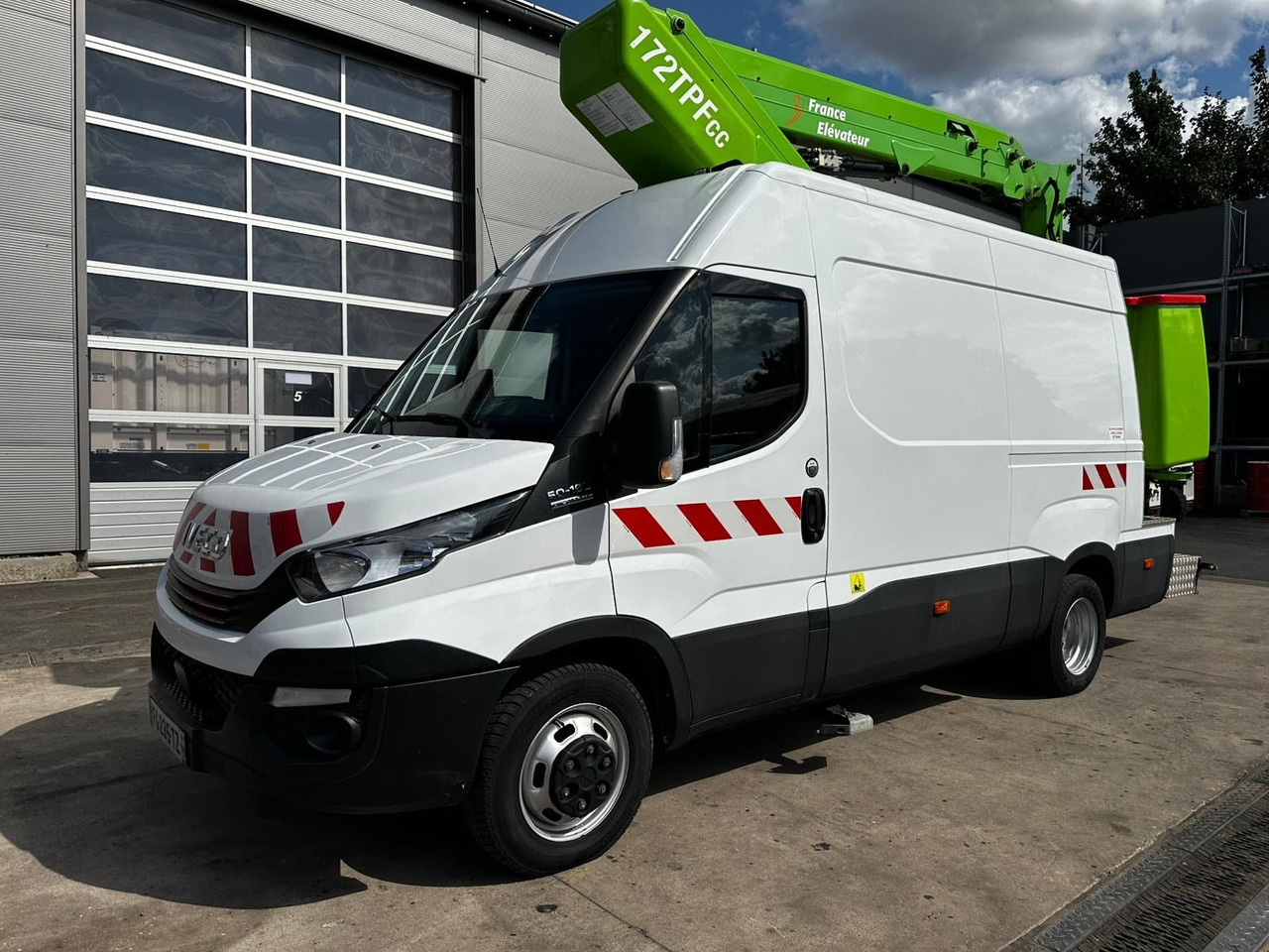 Iveco Daily 50C18 Hi-Matic/17m/Euro6/2-Punkt - Camión con plataforma elevadora: foto 1 Iveco Daily 50C18 Hi-Matic/17m/Euro6/2-Punkt - Camión con plataforma elevadora: foto 1