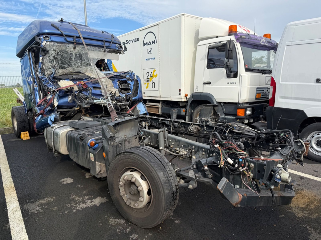 Iveco Eurocargo 110EL250 Unfallchassis - Camión portavehículos: foto 2 Iveco Eurocargo 110EL250 Unfallchassis - Camión portavehículos: foto 2