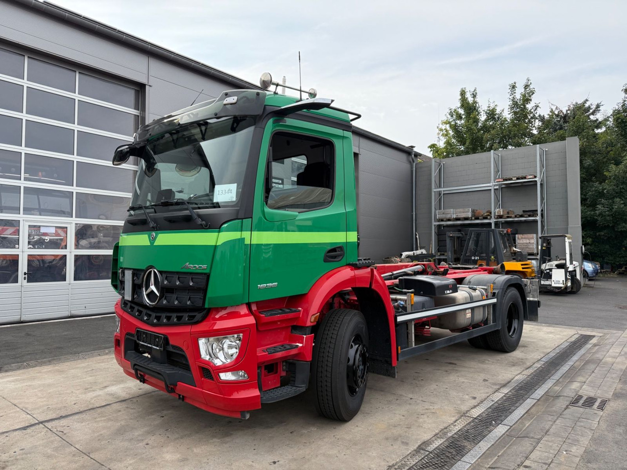 Mercedes-Benz Arocs 1836/10,7L/Hiab Ultima 14S/4x2/Autom./Top - Camión multibasculante: foto 1 Mercedes-Benz Arocs 1836/10,7L/Hiab Ultima 14S/4x2/Autom./Top - Camión multibasculante: foto 1