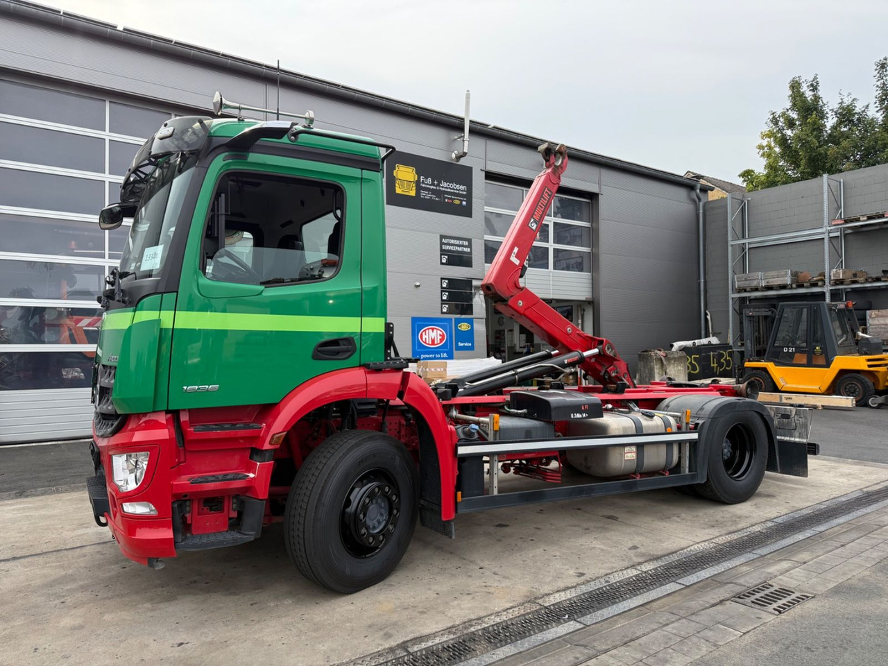 Mercedes-Benz Arocs 1836/10,7L/Hiab Ultima 14S/4x2/Autom./Top - Camión multibasculante: foto 2 Mercedes-Benz Arocs 1836/10,7L/Hiab Ultima 14S/4x2/Autom./Top - Camión multibasculante: foto 2