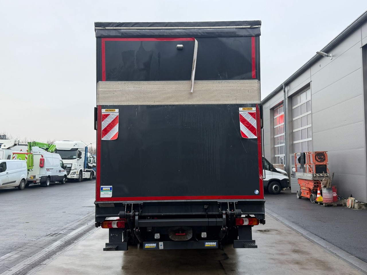 Mercedes-Benz Atego 1530 Pritsche/Plane, Palfinger Lbw, Edscha - Camión lona: foto 4 Mercedes-Benz Atego 1530 Pritsche/Plane, Palfinger Lbw, Edscha - Camión lona: foto 4