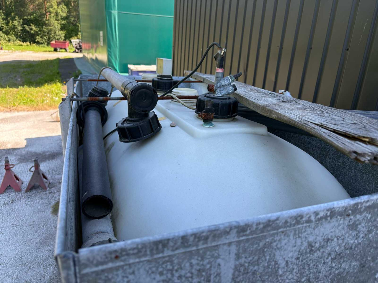 Solvent tank with safety cage - Tanque de almacenamiento: foto 1 Solvent tank with safety cage - Tanque de almacenamiento: foto 1