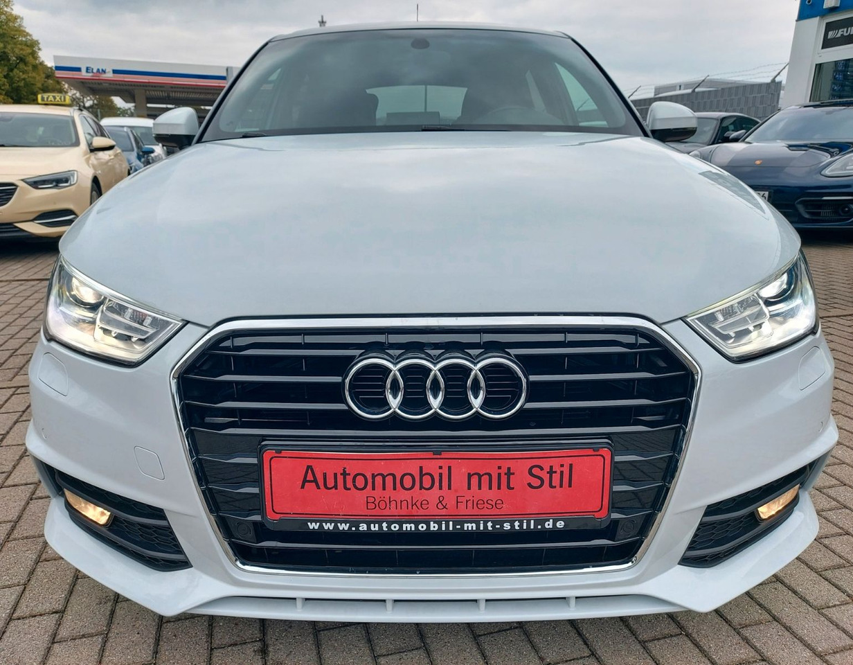 Audi A1 Sportback sport S-Line Pano Bose Xenon DAB - Sedan: foto 3 Audi A1 Sportback sport S-Line Pano Bose Xenon DAB - Sedan: foto 3