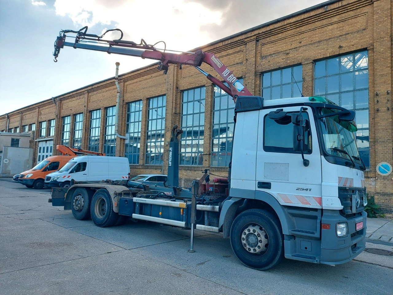 Mercedes-Benz Actros 6-Zyl. 2541 HMF KRAN ABROLLKIPPER - Camión multibasculante, Camión grúa: foto 1 Mercedes-Benz Actros 6-Zyl. 2541 HMF KRAN ABROLLKIPPER - Camión multibasculante, Camión grúa: foto 1