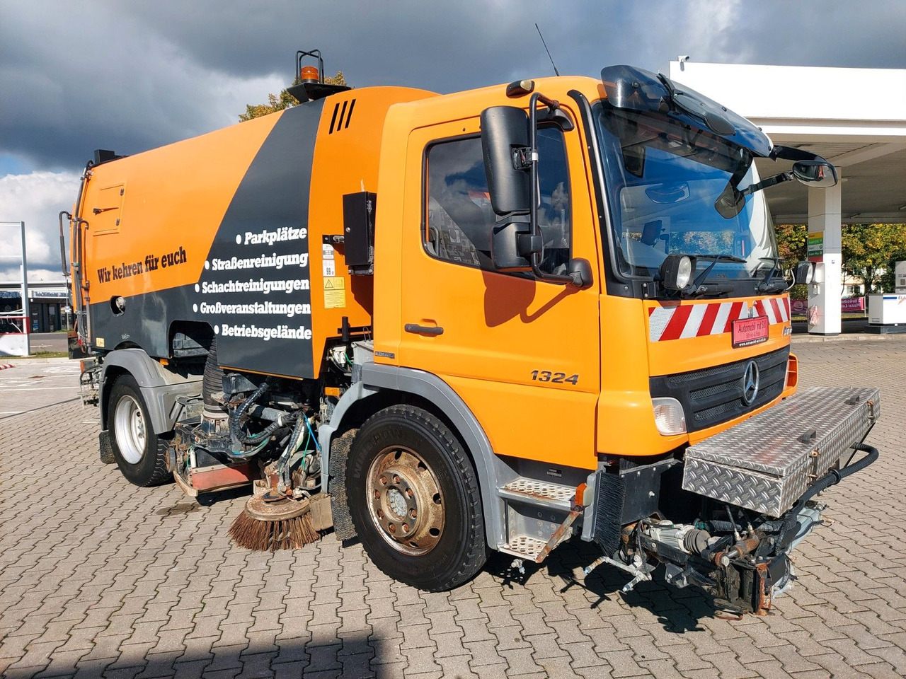 Mercedes-Benz Atego 2 6-Zyl. 4x2 1324 Schmidt SK 600 Klima - Barredora vial: foto 4 Mercedes-Benz Atego 2 6-Zyl. 4x2 1324 Schmidt SK 600 Klima - Barredora vial: foto 4