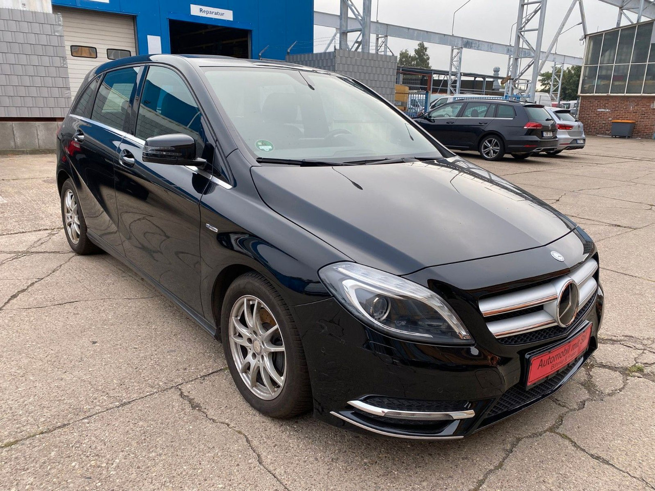 Mercedes-Benz B 180 B -Klasse B 180 Autom. Xenon Navi - Sedan: foto 3 Mercedes-Benz B 180 B -Klasse B 180 Autom. Xenon Navi - Sedan: foto 3