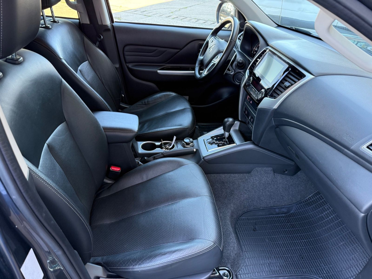 SUV/ Todoterreno Mitsubishi L200 Basis Doppelkabine 4WD LED LEDER NAVI ACC: foto 17