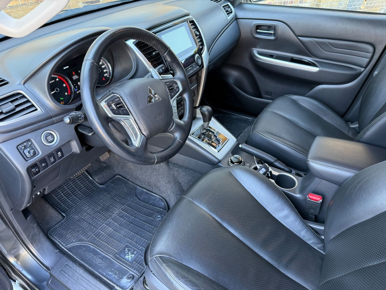 SUV/ Todoterreno Mitsubishi L200 Basis Doppelkabine 4WD LED LEDER NAVI ACC: foto 14