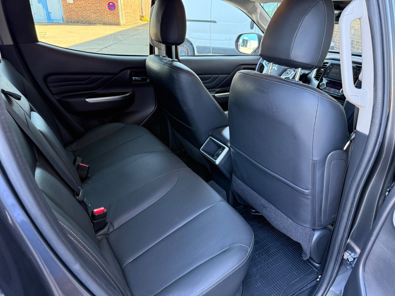 SUV/ Todoterreno Mitsubishi L200 Basis Doppelkabine 4WD LED LEDER NAVI ACC: foto 16