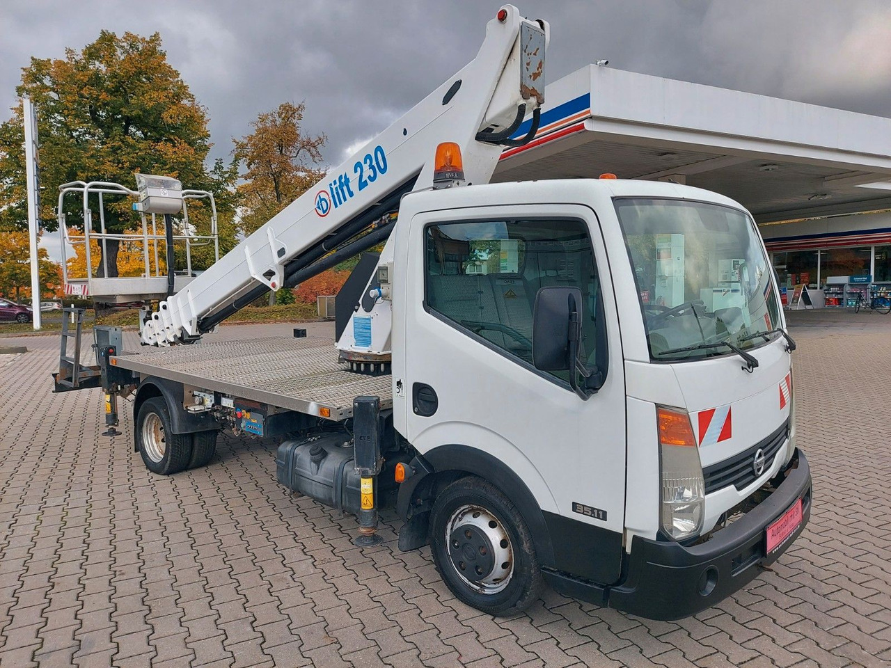 Nissan CABSTAR 35.11 HUBARBEITSBÜHNE LIFT 23 METER NEU - Camión con plataforma elevadora: foto 3 Nissan CABSTAR 35.11 HUBARBEITSBÜHNE LIFT 23 METER NEU - Camión con plataforma elevadora: foto 3