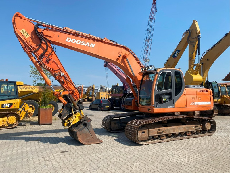 Doosan DX 225 LC-3 NVT - Excavadora de cadenas: foto 3 Doosan DX 225 LC-3 NVT - Excavadora de cadenas: foto 3