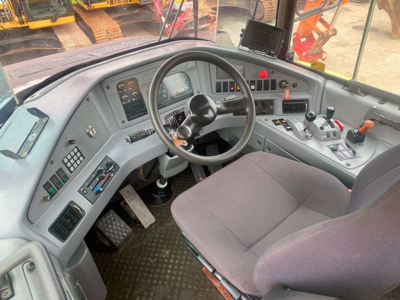 Volvo A 30 D 6x6 dumper articulated hauler - Dúmper: foto 3 Volvo A 30 D 6x6 dumper articulated hauler - Dúmper: foto 3