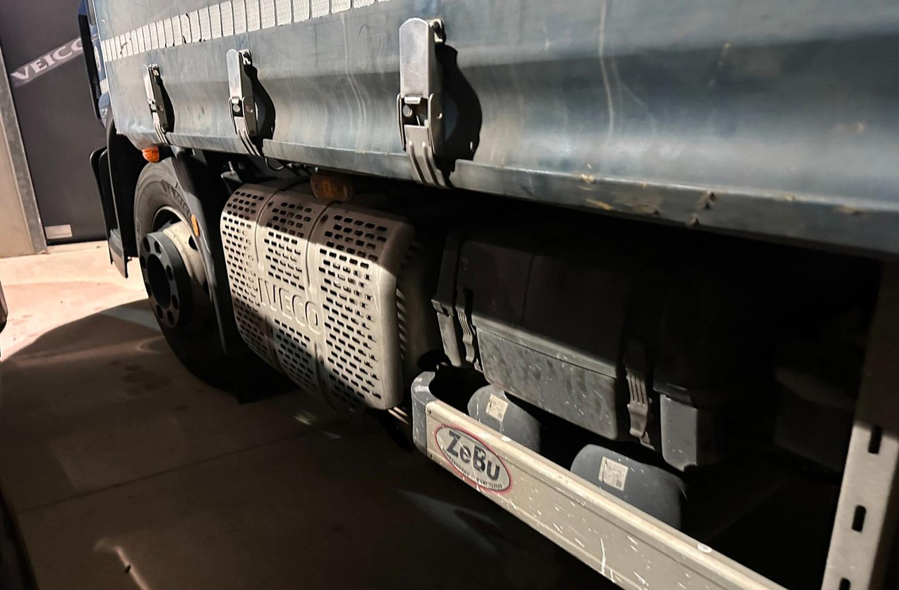 Camión lona Iveco: foto 6 Camión lona Iveco: foto 6