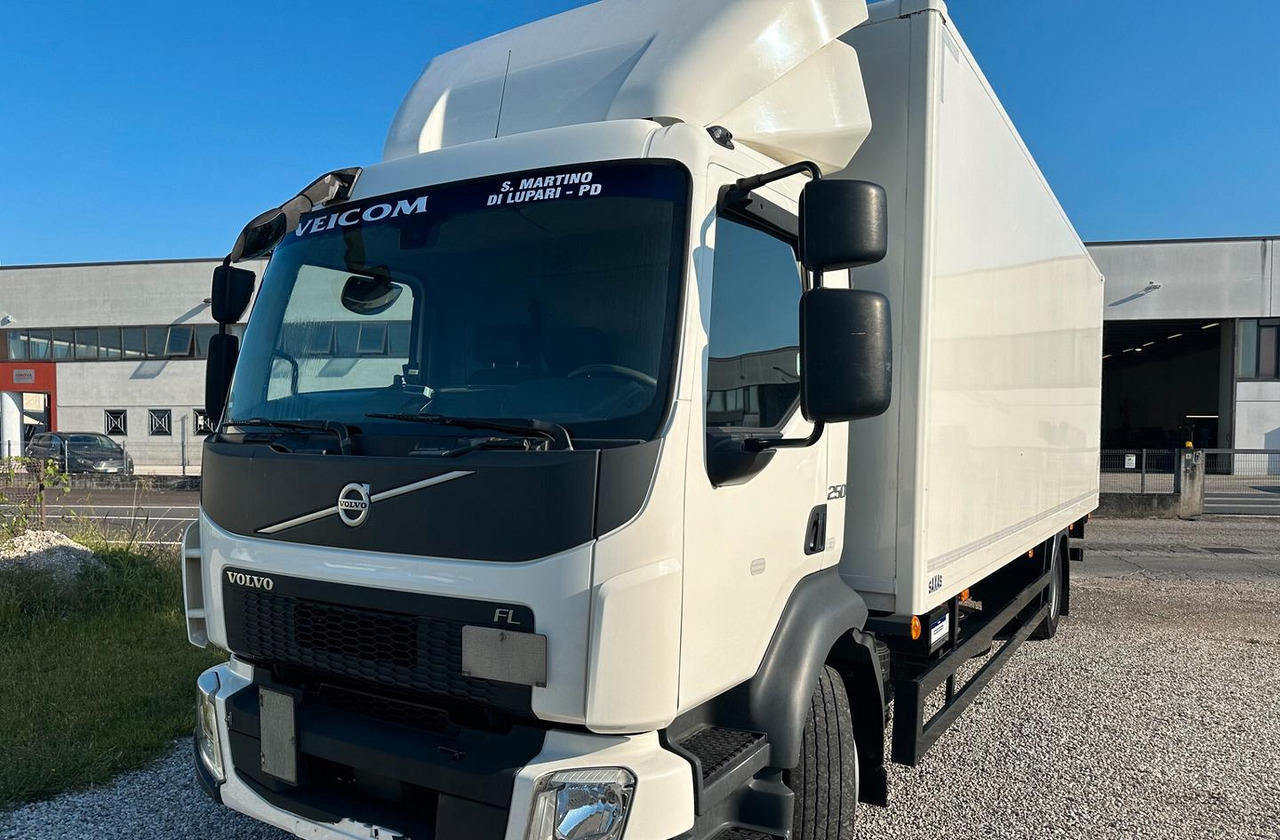 Volvo FL 250 EURO 6 FURGONE E SPONDA - Camión caja cerrada: foto 1 Volvo FL 250 EURO 6 FURGONE E SPONDA - Camión caja cerrada: foto 1