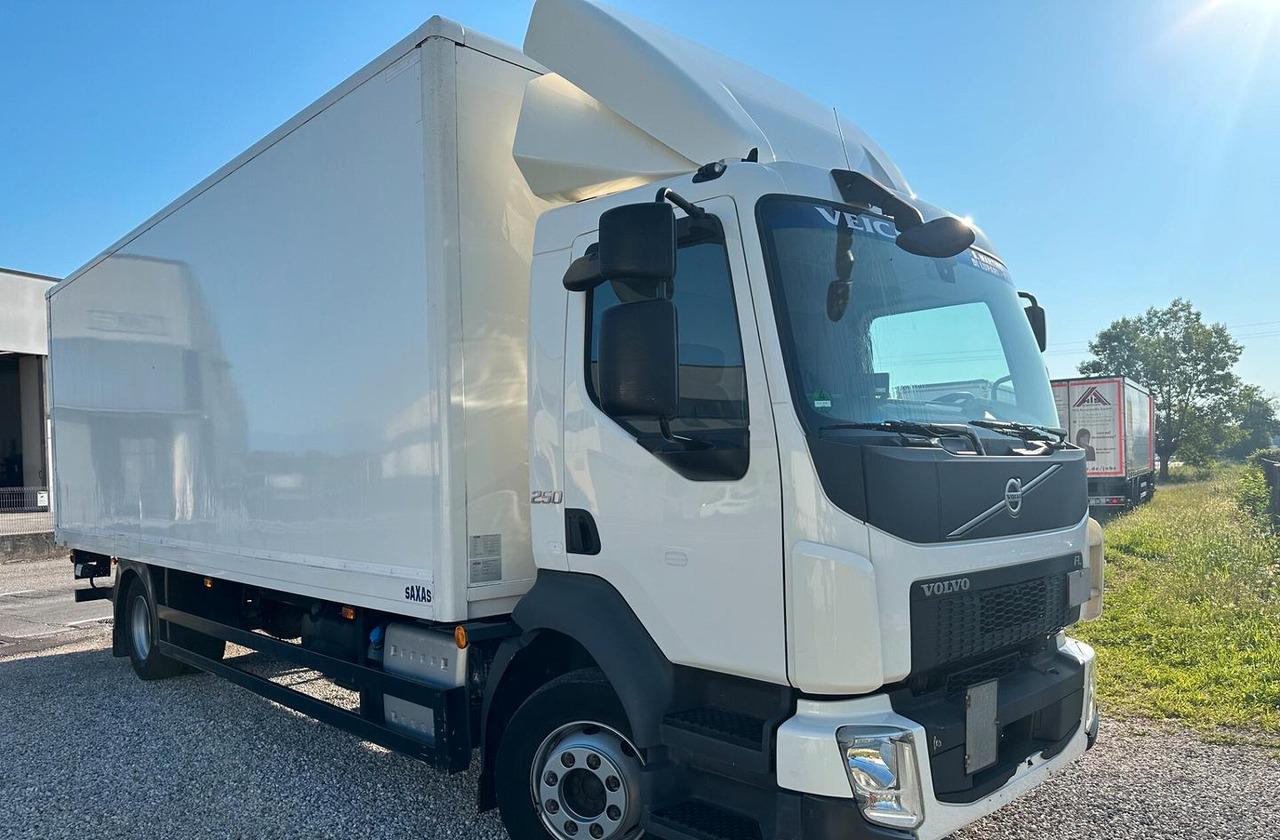 Volvo FL 250 EURO 6 FURGONE E SPONDA - Camión caja cerrada: foto 2 Volvo FL 250 EURO 6 FURGONE E SPONDA - Camión caja cerrada: foto 2