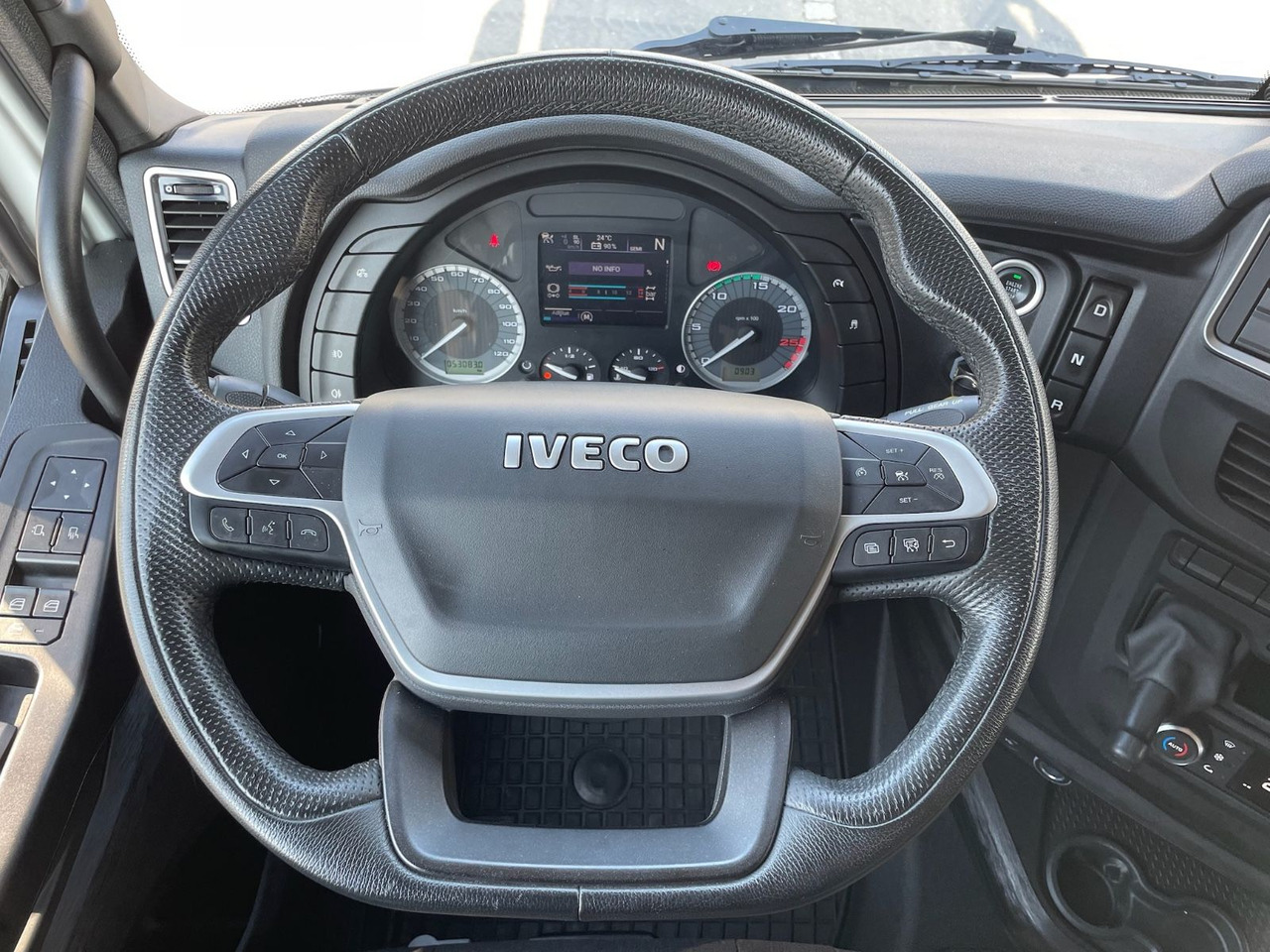 Cabeza tractora Iveco S-Way 490 4x2/Retarder/ServiceNeu/TÜV06-26/EU6: foto 12 Cabeza tractora Iveco S-Way 490 4x2/Retarder/ServiceNeu/TÜV06-26/EU6: foto 12