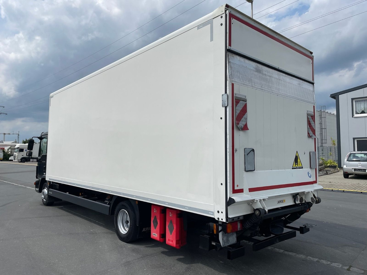MAN TGL 12.250 4x2 BL Koffer/LBW/PALFINGER/AC/EU6c - Camión caja cerrada: foto 4 MAN TGL 12.250 4x2 BL Koffer/LBW/PALFINGER/AC/EU6c - Camión caja cerrada: foto 4