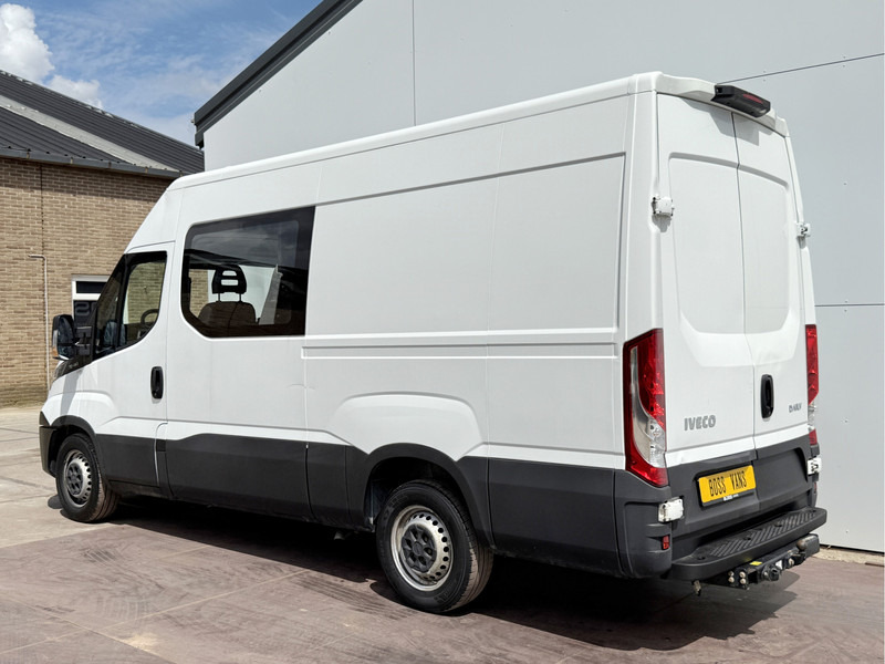 Iveco Daily 35S14 2.3 L2H2 Dubbele Cabine 7 Stoelen Airco Cruise Control Trekhaak 3.5t Lucht geveerde stoel - Furgón, Furgoneta combi: foto 2 Iveco Daily 35S14 2.3 L2H2 Dubbele Cabine 7 Stoelen Airco Cruise Control Trekhaak 3.5t Lucht geveerde stoel - Furgón, Furgoneta combi: foto 2