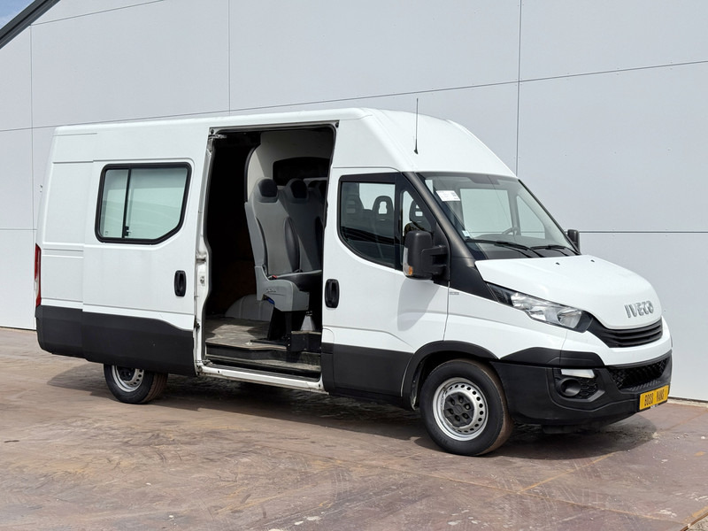 Iveco Daily 35S14 2.3 L2H2 Dubbele Cabine 7 Stoelen Airco Cruise Control Trekhaak 3.5t Lucht geveerde stoel - Furgón, Furgoneta combi: foto 5 Iveco Daily 35S14 2.3 L2H2 Dubbele Cabine 7 Stoelen Airco Cruise Control Trekhaak 3.5t Lucht geveerde stoel - Furgón, Furgoneta combi: foto 5