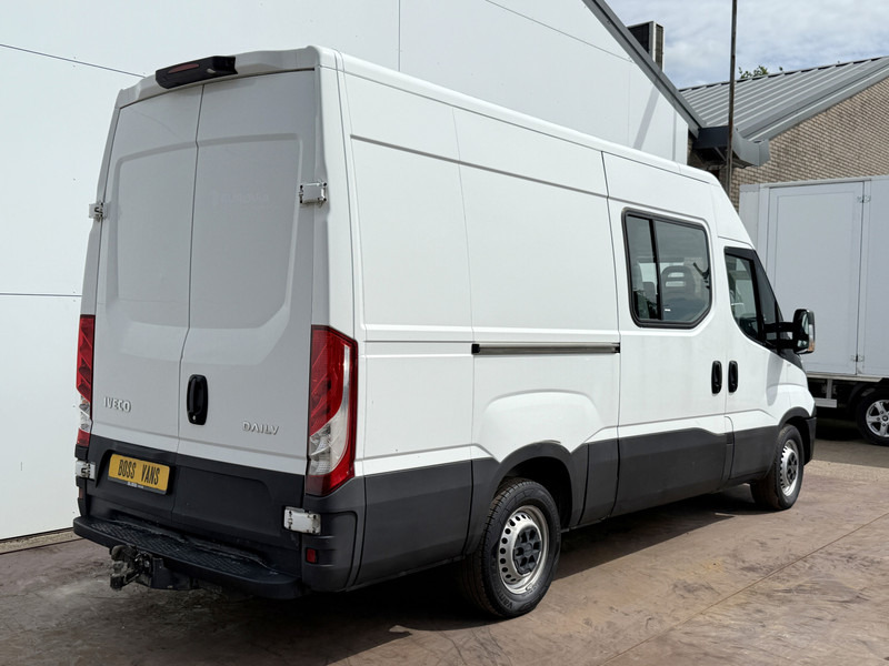 Iveco Daily 35S14 2.3 L2H2 Dubbele Cabine 7 Stoelen Airco Cruise Control Trekhaak 3.5t Lucht geveerde stoel - Furgón, Furgoneta combi: foto 3 Iveco Daily 35S14 2.3 L2H2 Dubbele Cabine 7 Stoelen Airco Cruise Control Trekhaak 3.5t Lucht geveerde stoel - Furgón, Furgoneta combi: foto 3