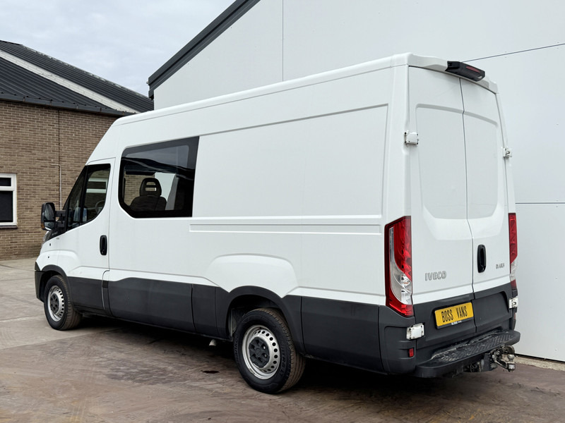 Iveco Daily 35S14 2.3 L2H2 Dubbele Cabine 7 Stoelen Airco Cruise Control Trekhaak 3.5t Lucht geveerde stoel - Furgón, Furgoneta combi: foto 2 Iveco Daily 35S14 2.3 L2H2 Dubbele Cabine 7 Stoelen Airco Cruise Control Trekhaak 3.5t Lucht geveerde stoel - Furgón, Furgoneta combi: foto 2