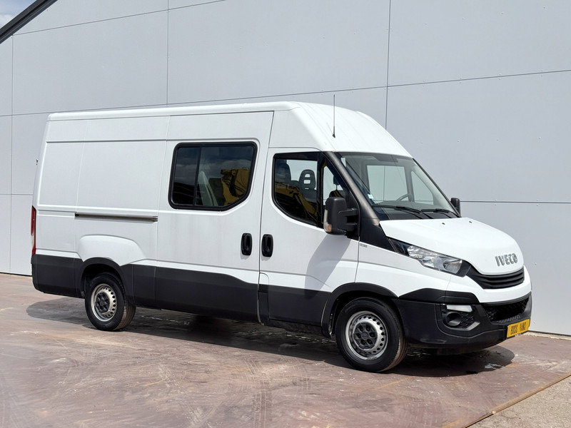 Iveco Daily 35S14 2.3 L2H2 Dubbele Cabine 7 Stoelen Airco Cruise Control Trekhaak 3.5t Lucht geveerde stoel - Furgón, Furgoneta combi: foto 4 Iveco Daily 35S14 2.3 L2H2 Dubbele Cabine 7 Stoelen Airco Cruise Control Trekhaak 3.5t Lucht geveerde stoel - Furgón, Furgoneta combi: foto 4